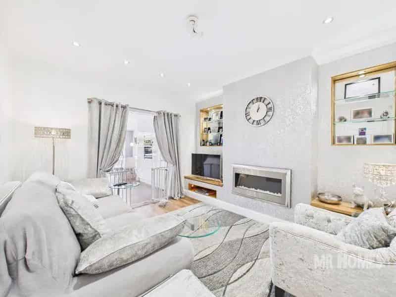 3 4 Bed Family Home Fully Furnished Hot Tub Gym
