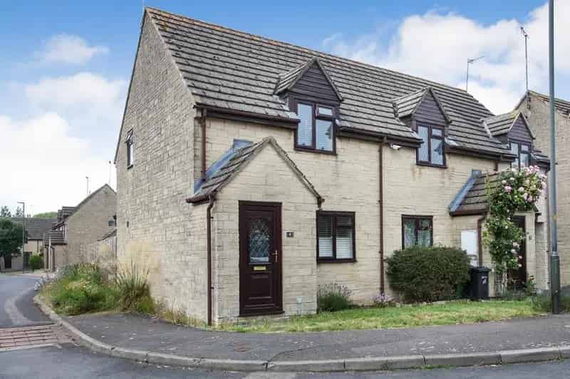 2 Bedroom Semi-Detached House For Sale
