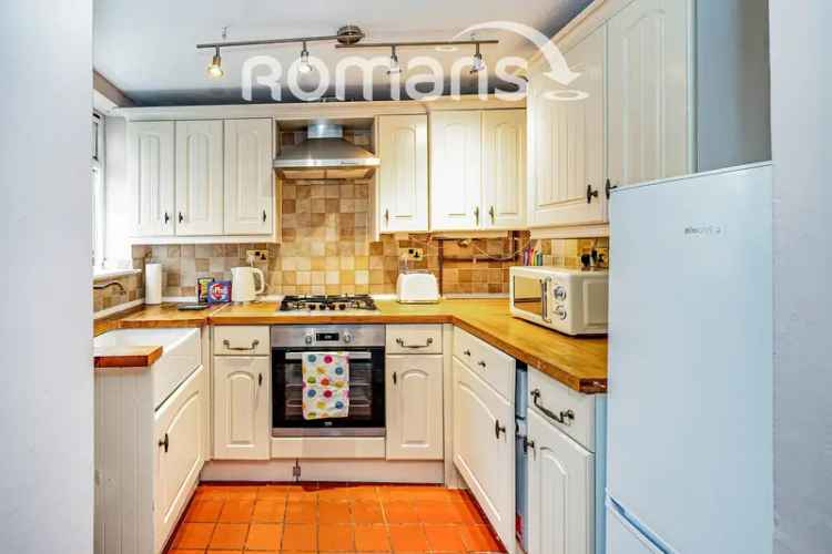 2 Bedroom Terraced House Near Train Station