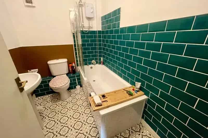 First Floor Apartment Near City Centre - Furnished