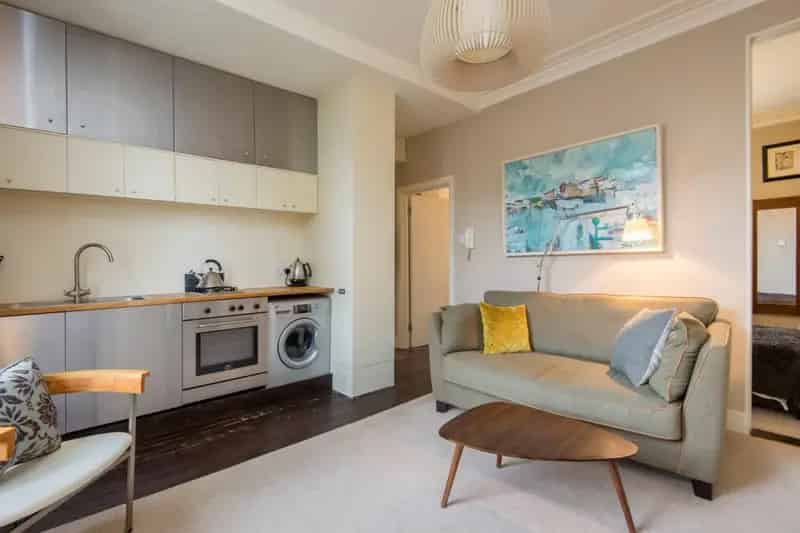 1 bedroom House
 To Let 
Total Size: 388 SQ FT