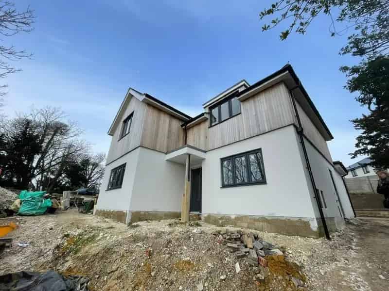 5 Bedroom Detached House For Rent
