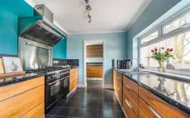 4-Bedroom Detached Bungalow in Bere Alston with Garden and Expansion Potential
