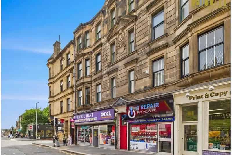 2 Bed Flat Paisley - High Ceilings, Spacious Rooms, Great Location