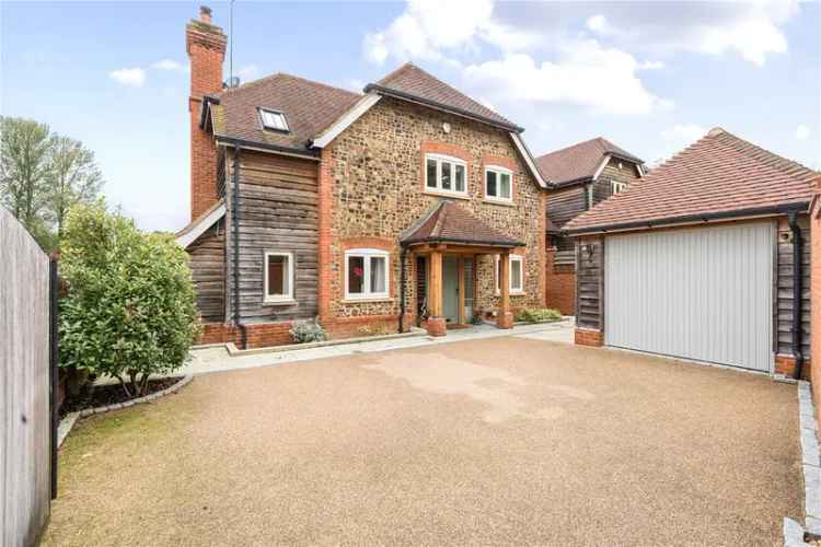 6 bedroom house in Farnham