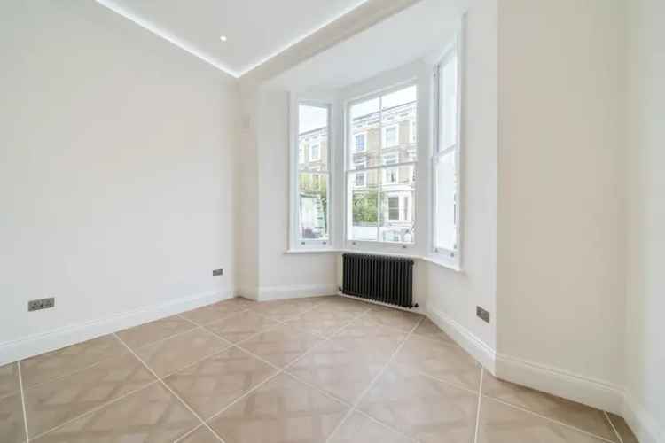 Modern 2-Bedroom Flat near Earls Court