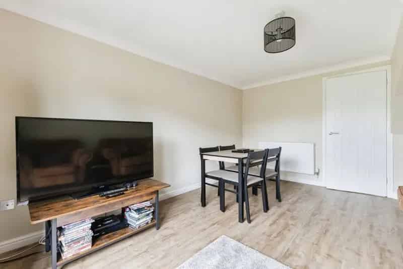 Two Bedroom Apartment Modern Kitchen and Lounge Diner