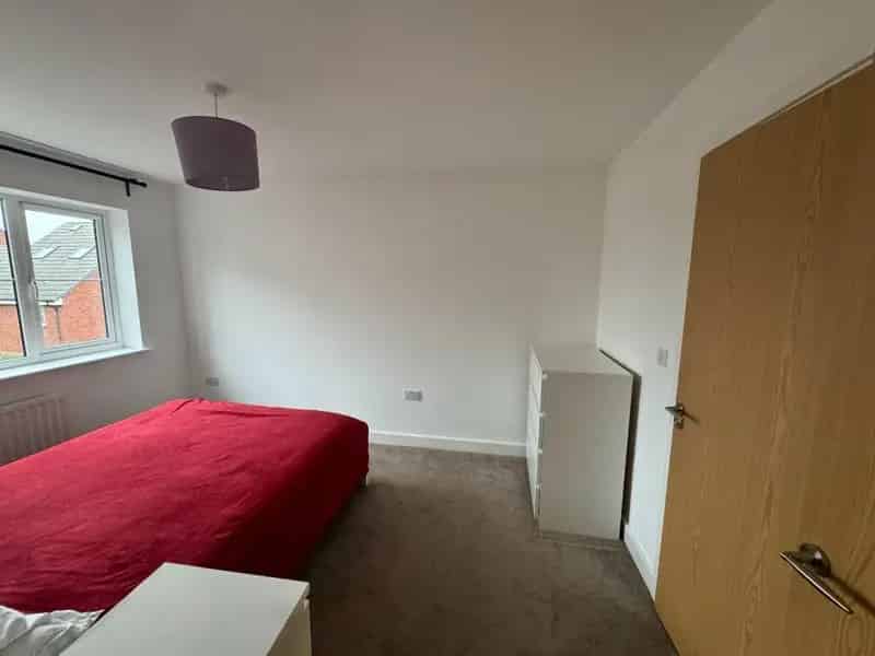 4 Bedroom Semi Detached House Near Amenities