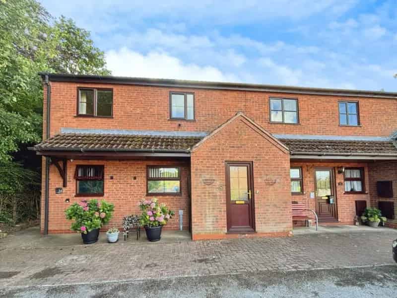 2 Bedroom Flat for Sale Gainsborough No Onward Chain