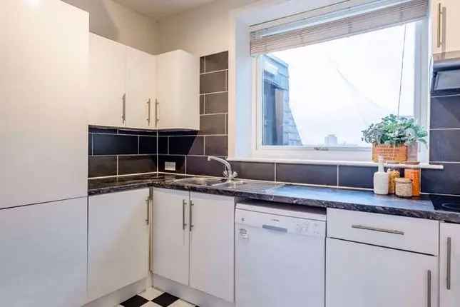 Penthouse to rent in Strathmore Court, Park Road, St John's Wood NW8