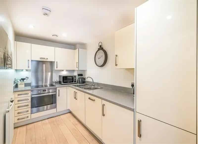 One Bedroom Apartment near Stockwell Station