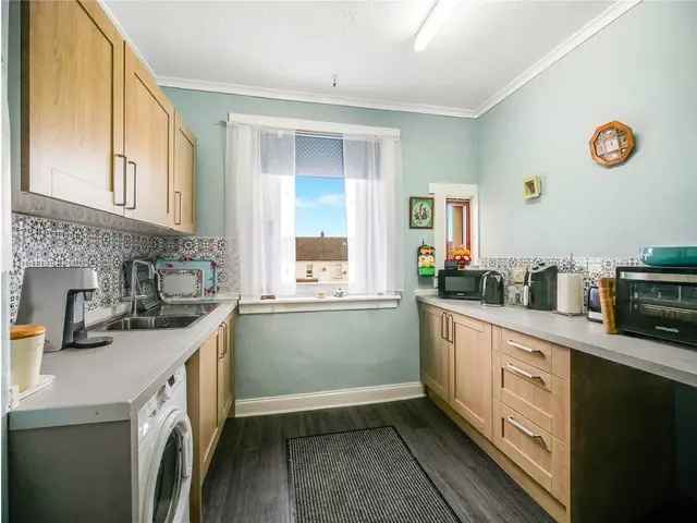 2 Bedroom Upper Cottage Flat for Sale