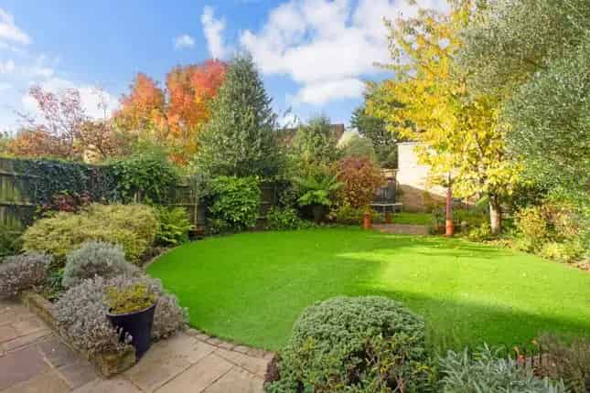 Six Bedroom Detached House for Sale