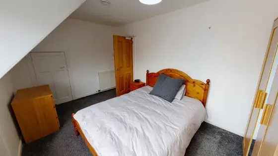 3 Bedroom House Aberdeen HMO Spacious Garden Modern Kitchen