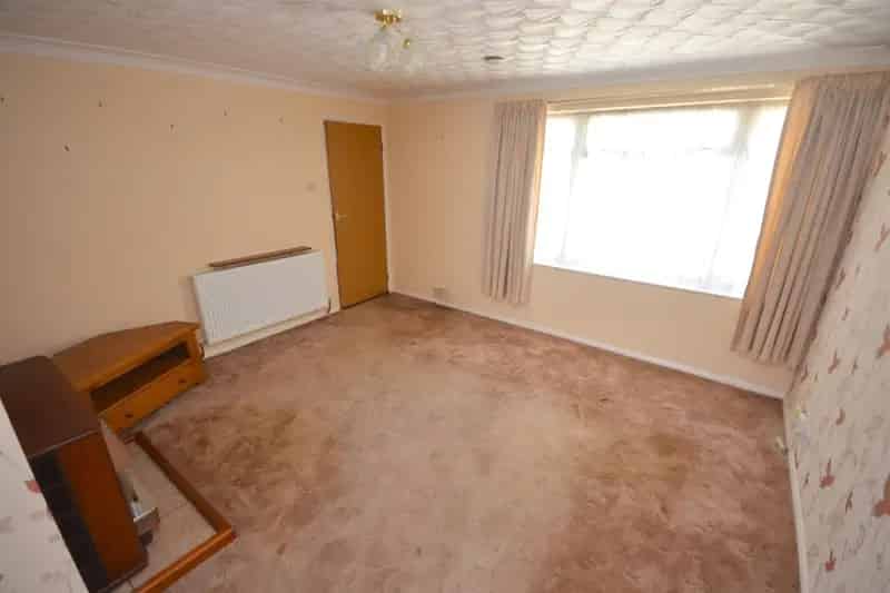 3 Bed House with Large Garden and Gas Central Heating
