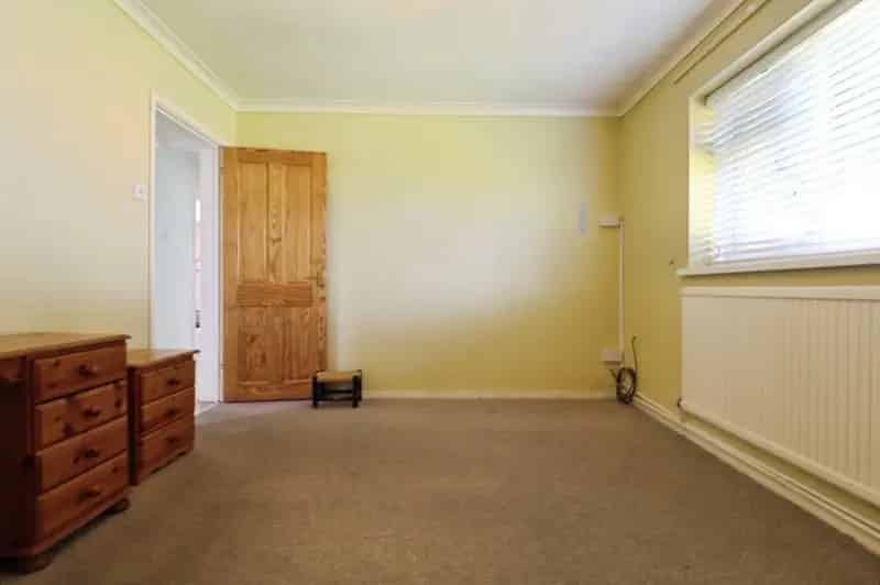 2 Bedroom Ground Floor Apartment Whitchurch No Chain Cash Buyers Only