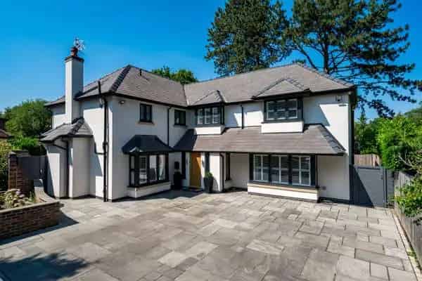Wilmslow Contemporary Home 5 Beds 2 Baths 3295 Sq Ft