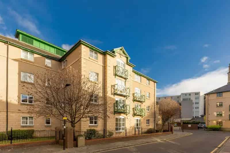 2 Bedroom Flat for Sale in Stockbridge Edinburgh