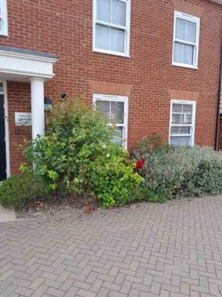 Flat For Rent in Maidstone, England