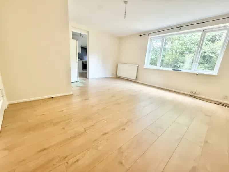2 Bedroom Flat To Rent Available 12072025