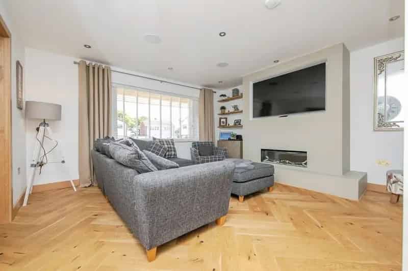 Stunning 4-Bedroom Home with Modern Open-Plan Kitchen and Converted Garage