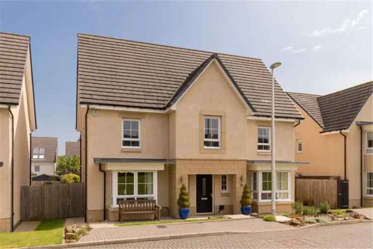 6 Bed House - Detached with 4 Reception Rooms