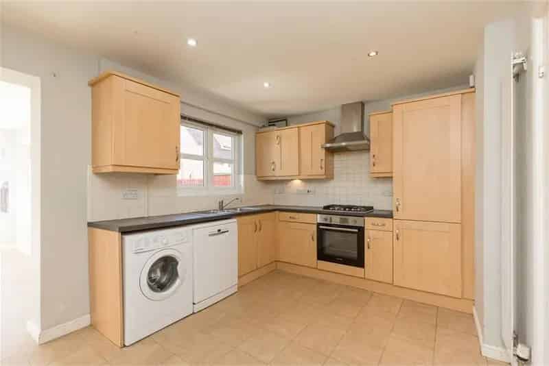 3 Bed House - Detached with 3 Reception Rooms