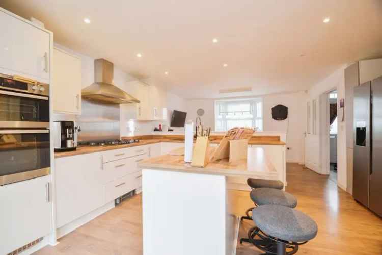 4 Bed Family Home with Garden and Stunning Views