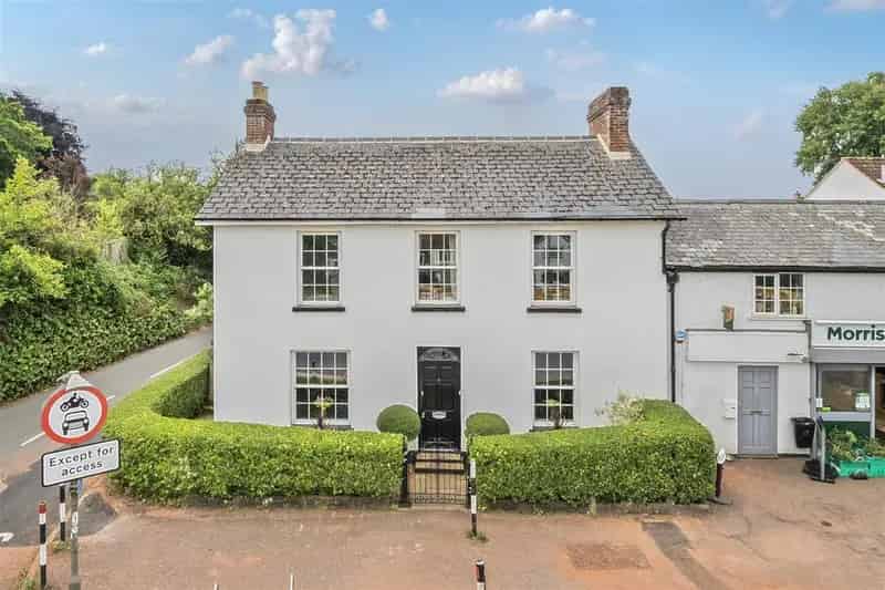 4 Bedroom Semi Detached House For Sale