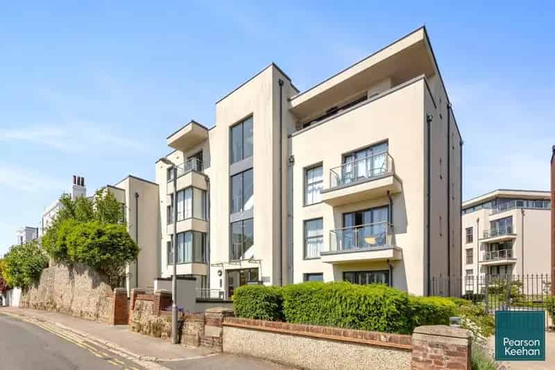 2 Bedroom Apartment for Sale in Brighton Clifton Hill