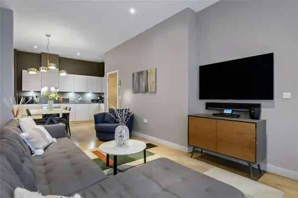 Spacious 2-Bed 2-Bath Apartment in Modern Building - Ideal Family Home