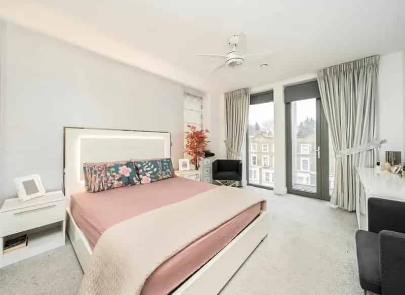Flat For Sale , Kilburn Park Road, London, England