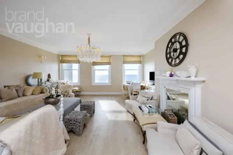 2 Bedroom Grade II Listed Mansion Flat Kemp Town Seafront