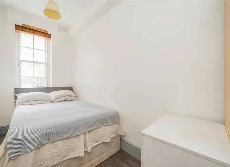 2 Bedroom Apartment Queensway Lift Access Modern Kitchen