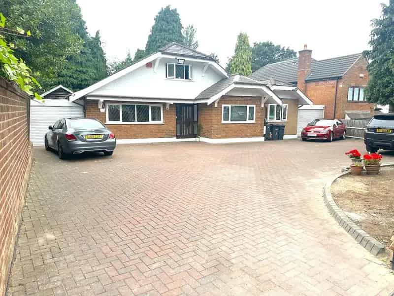 5 Bedroom Detached Bungalow for Sale