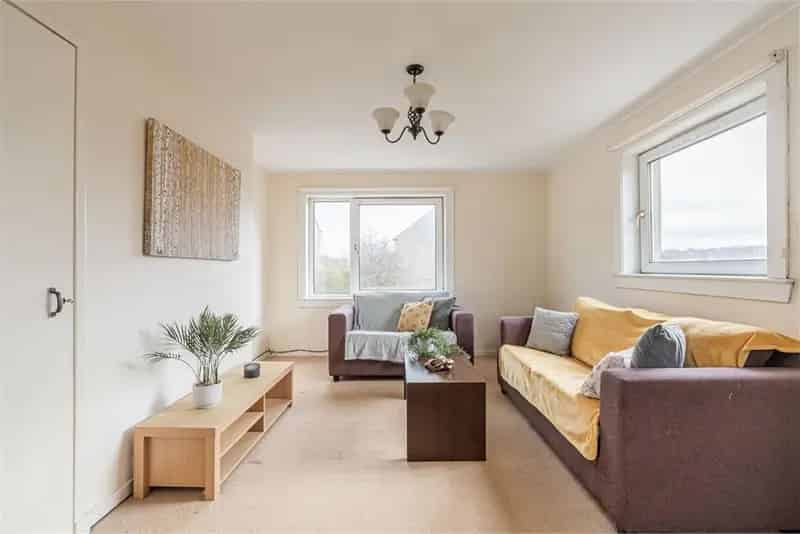 2 Bed Flat Colinton Mains First Floor
