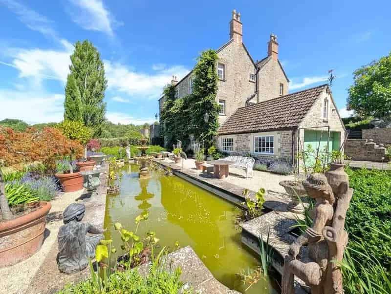 6 Bedroom Grade II Listed Home with 2 Apartments and 10 Acres
