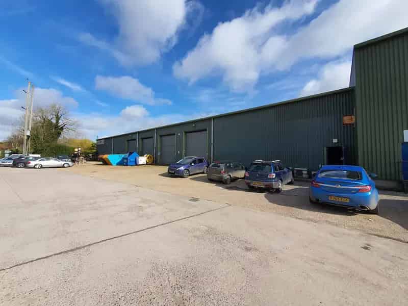 Industrial Warehouse To Let 1730 sq m