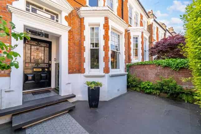 2163 Sq Ft Semi Detached House for Sale in London N6
