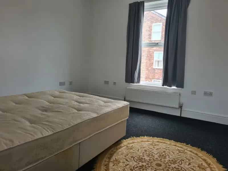 3 Bedroom Flat To Rent