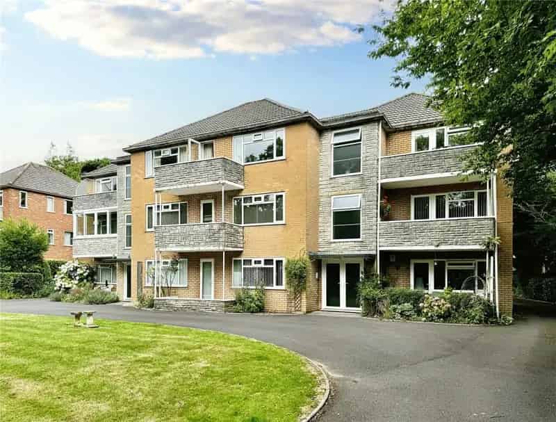 2 Bedroom Apartment for Sale in Westbourne