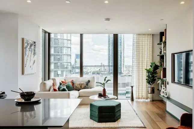 Flat for sale in Marsh Wall, London E14