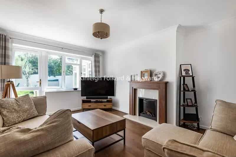 Two Bedroom Ground Floor Maisonette For Sale