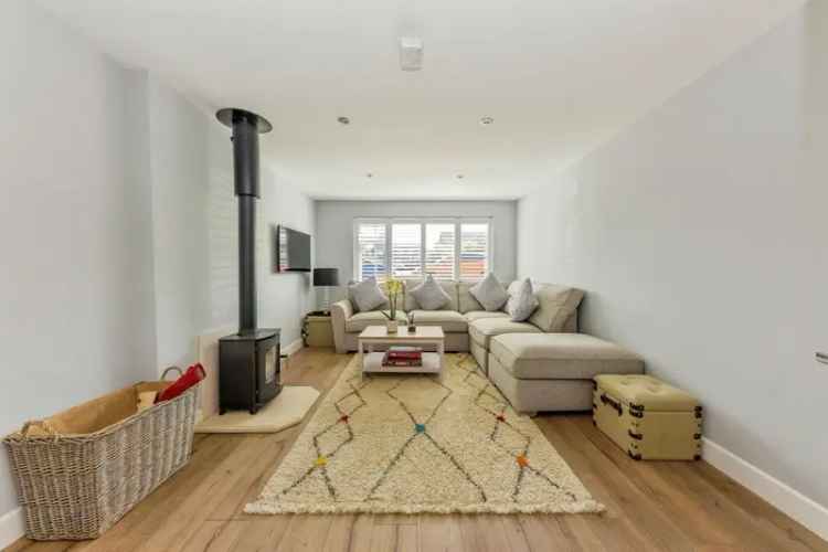 Refurbished Bungalow with Flexible Accommodation and Low-Maintenance Garden