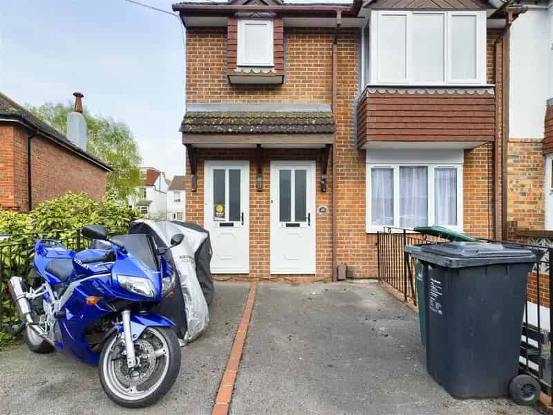 2 Bedroom Flat to Rent Available May 26 2025