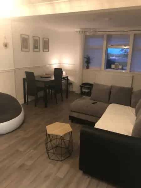 House with Excellent Transport Links Near Schools and Train Station