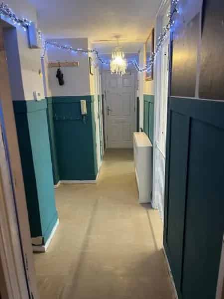 2 Bed Flat Near Schools Shops and Beach