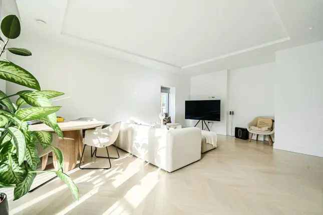 Flat for sale in Millbank, Westminster, London SW1P