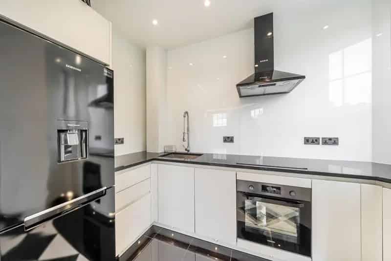 One Double Bedroom Apartment Wimbledon Common Chapman Square Allocated Parking