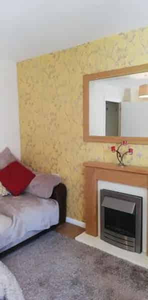 2 Double Bedroom Semi-Detached House with Private Garden